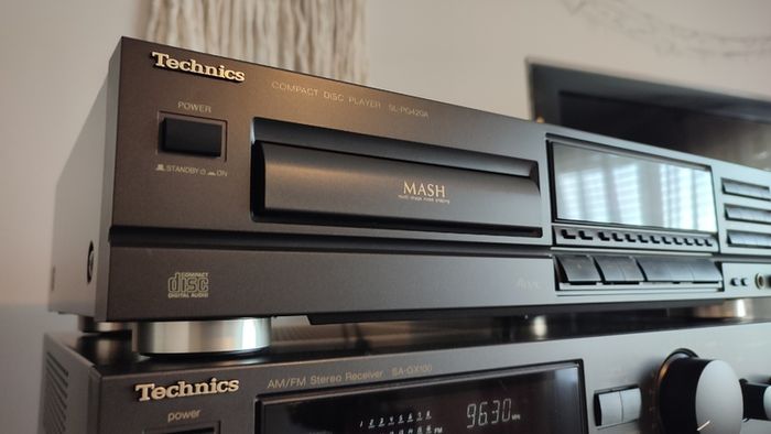TECHNICS SL-PG420A, CD Player. Cleaned.Like New. Remote