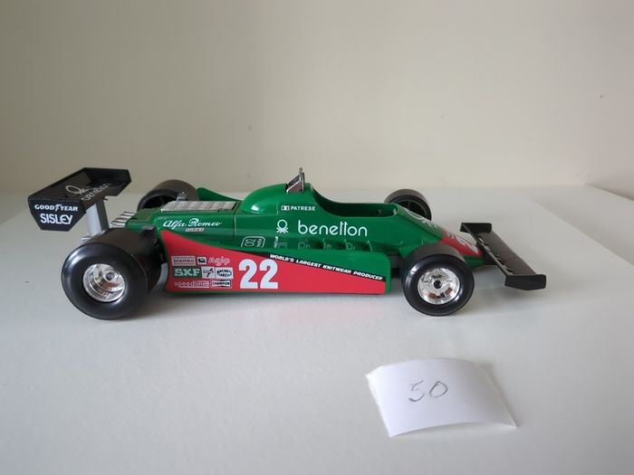 Vintage Bburago 1:24 Alfa Romeo 184T F1 - Riccardo Patrese #22 (Made in Italy)
