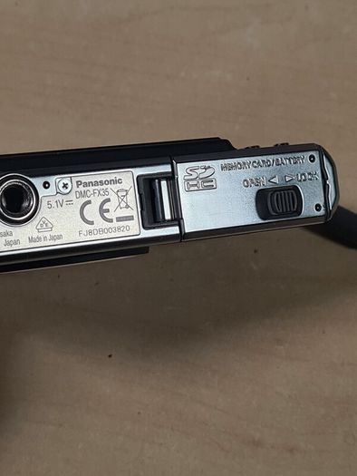 PANASONIC LUMIX FX35 digital camera 10.1MP megapixels boxed with battery charger memory card and case