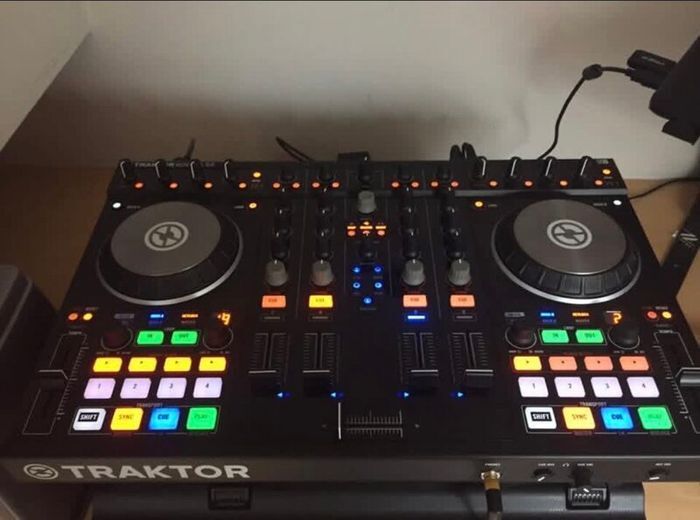 Traktor S4 MK2