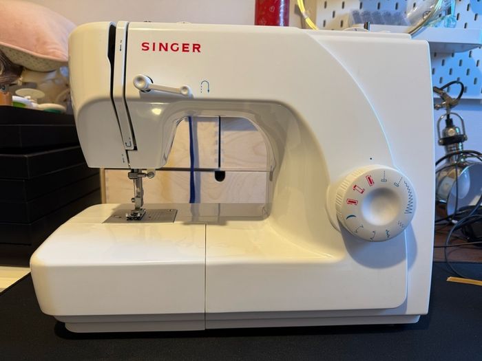 Singer Sewing Machine 1507