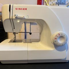 Singer Sewing Machine 1507