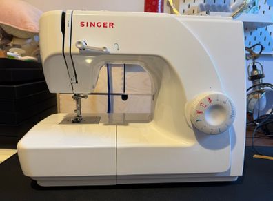 Singer Sewing Machine 1507