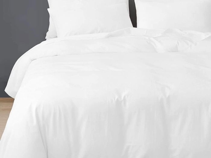 Duvet Cover Set - Easy Care and Soft hand feel breathable Microfibre Duvet Cover with Pillow cases (MULTIPLE COLOURS AND SIZES)
