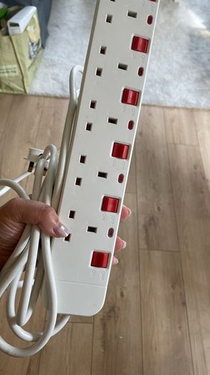 6 plug power strip with individual switches