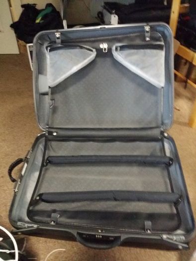 Samsonite 30" Upright Hardshell Wheeled Suitcase - Damaged Latch