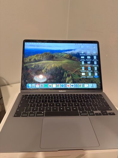 MacBook Air 2020 i7  8GB  256GB Excellent Condition