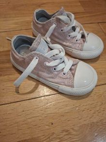 Converse sneakers shiny pink
