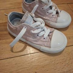 Converse sneakers shiny pink