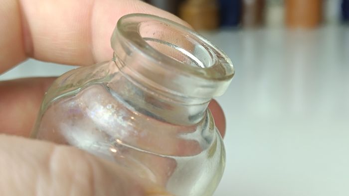 499 - Set of 6 Vintage Clear Glass Screw Cork Top Collectible Decorative Bottles and Jars