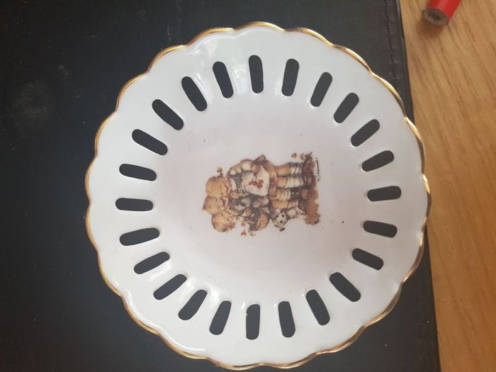 M J Hummel Miniature Bowl