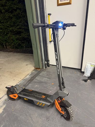 Kukirin G1 Pro Dual Motor bearly used with charger