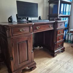 Partners Desk