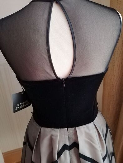 Ladies Dresses 8/10