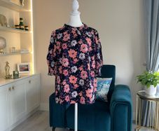 Brand New Ladies Short Sleeved Navy & Pink Floral Top from Marks & Spencer Size is UK 18 / EU 46