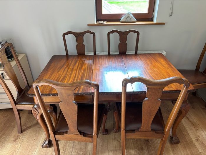 Solid kitchen table and chairs