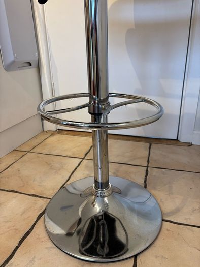 Adjustable seat in perfect condition.