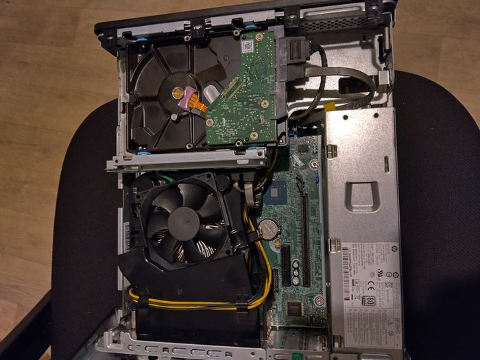 HP ProDesk 600 G4 SFF (i5 8th Gen) and power cable