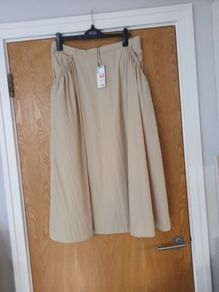 Primark  Cream  Skirt.   S.14-16.   B.N.W.T
