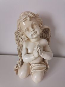 Angel figurine