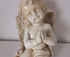 Angel figurine