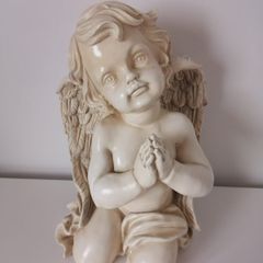 Angel figurine