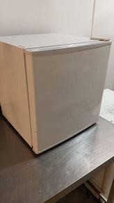 Tabletop mini freezer