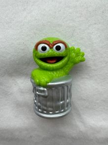 2013 Sesame Street OSCAR THE GROUCH Hasbro Action Figure Cake Topper Used Please look at the pictures