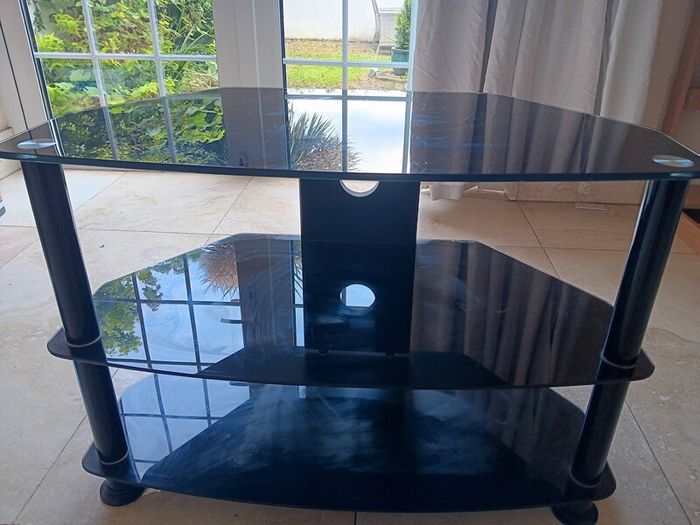 TV shelf unit