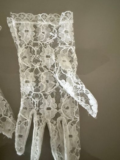 Vintage lace girls gloves