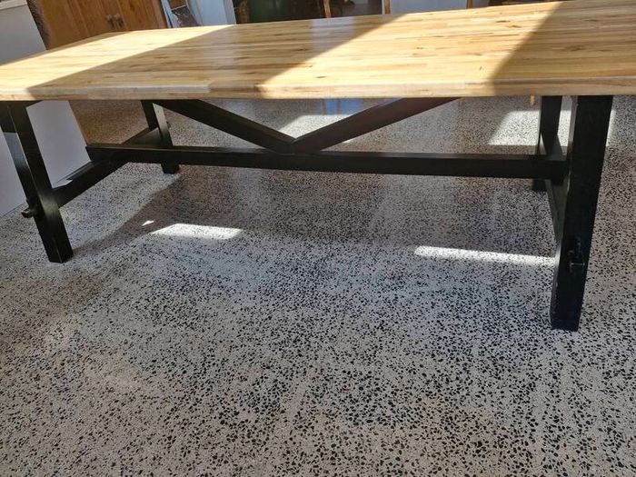 Beautiful large  Acacia wooden Ikea Dining Table