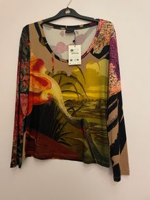 Brand new Desigual top