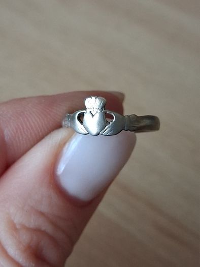 Vintage silver claddagh ring