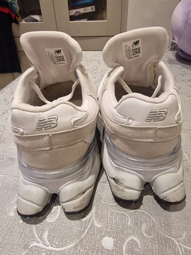 New Balance 9060 unisex , cream white , size 10