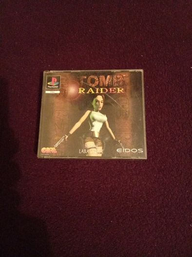 PlayStation 1 Game Tomb Raider original retro
