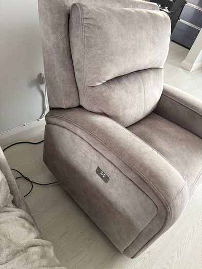 L shape 5 seater couch with single recliner