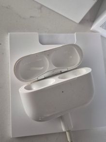Apple AirPods Pro (1st Gen) MagSafe Charging Case