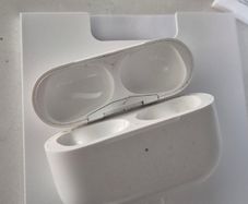 Apple AirPods Pro (1st Gen) MagSafe Charging Case