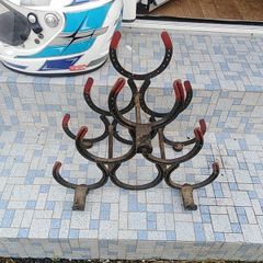 Old horse shoe wine rack