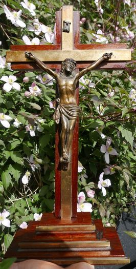 Victorian Amboyna Crucifix. 13,5" x 6,5"