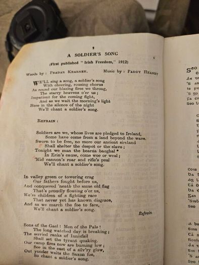 Waltons 132 Best Irish Songs And Ballads  1948. Paperback In Only Fair Condition.  See Photos For Same.