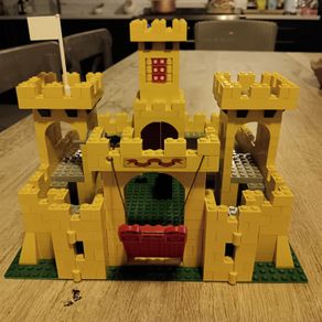 LEGO 375 castle