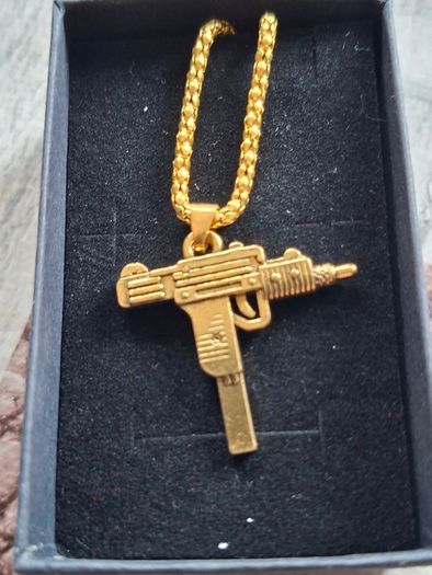 New old stock of costume Pendant Necklaces PRICE IS FOR 1 ONLY, Postage Available or Collection., Ideal for Dress Up, Stage, movies, Plays or Photos,