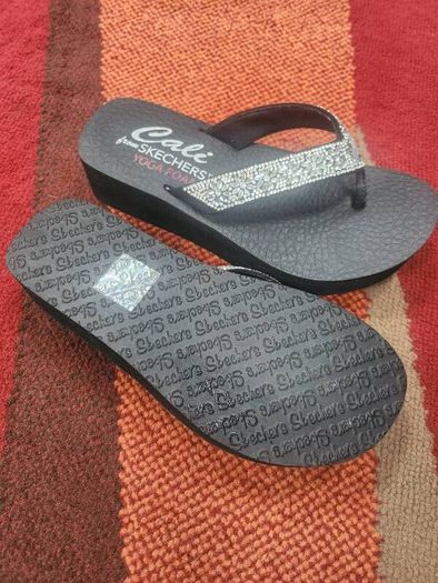 Skechers platform flip flops NEW