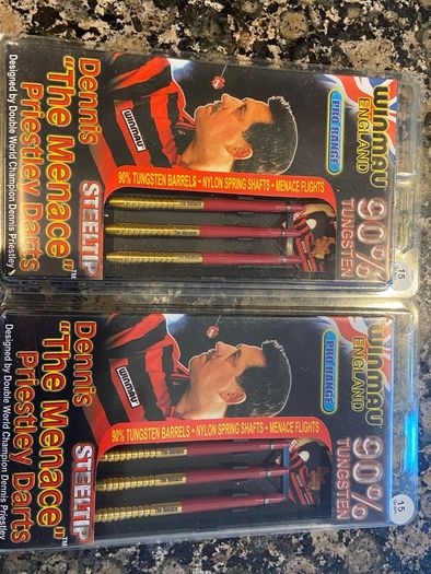 Brand new 15g gold Dennis Priestley darts