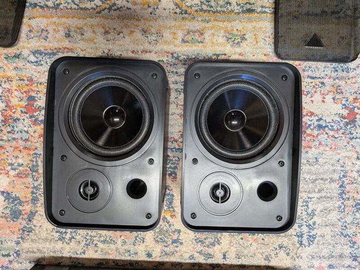 Behringer Monitor Speakers 1C