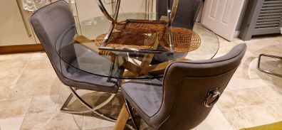 Round glass table
