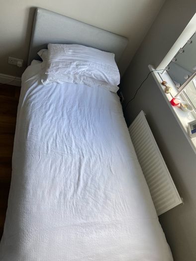 Single Bed with two drawers incl mattress