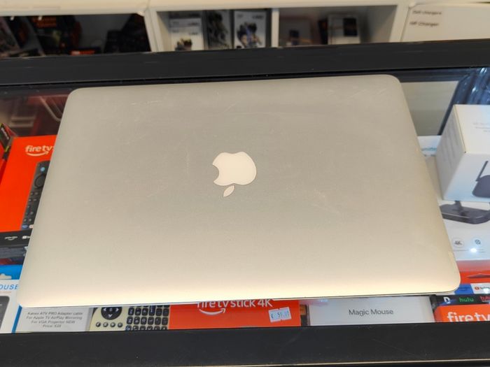 Apple Macbook Air (13"/ Early 2014) 1.7 GHz Intel Core i7 8GB RAM 256GB SSD macOS Big Sur Battery Cycle: 543