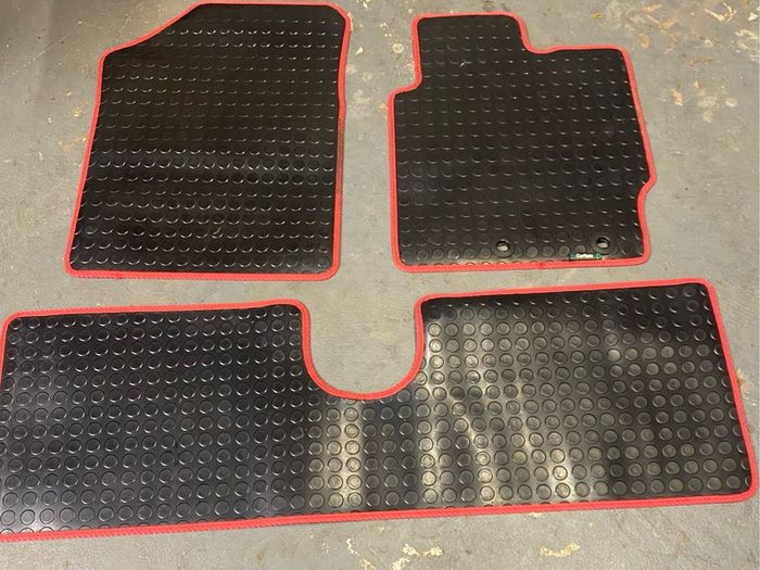 New Rubber Car Matts for 2012 to 2019 Toyota Yaris